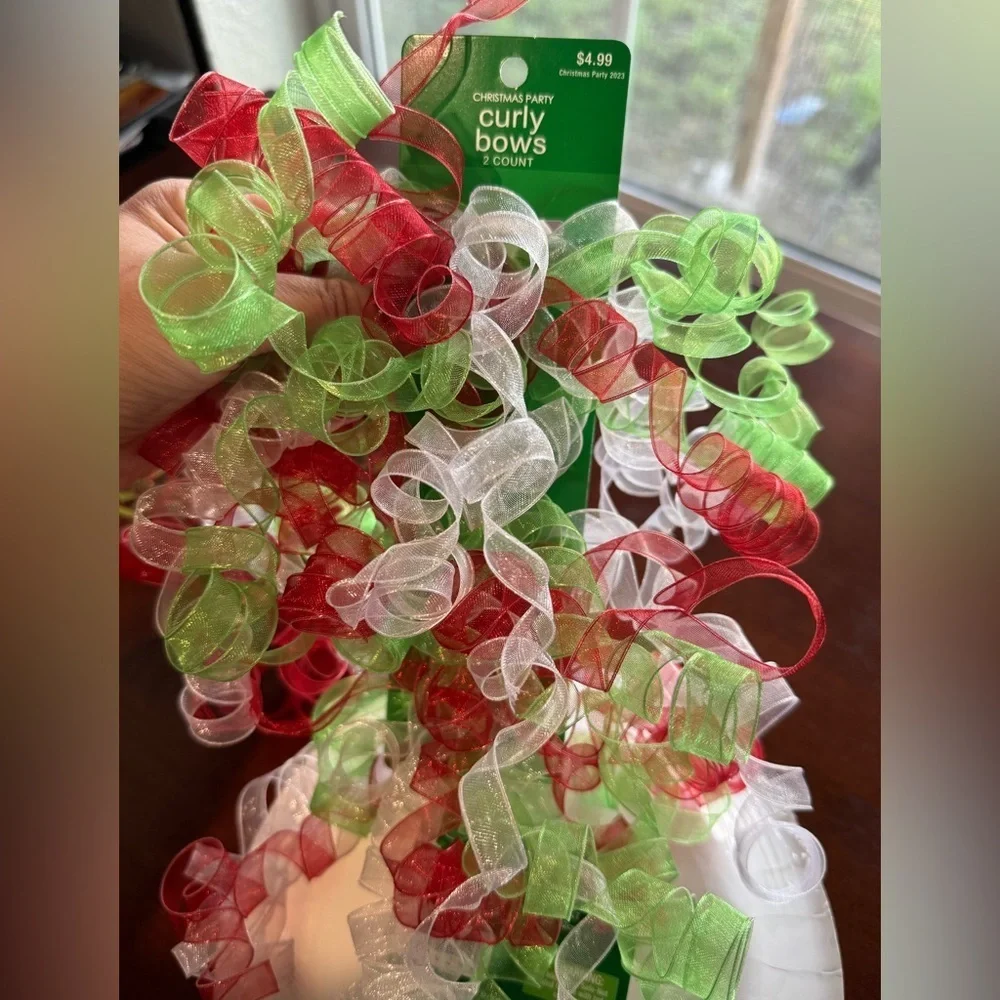 3/ for$15 🍒 Holiday Party Bundle - Plates, Bows, Paper Shred - NEW w TAGS 🏷️